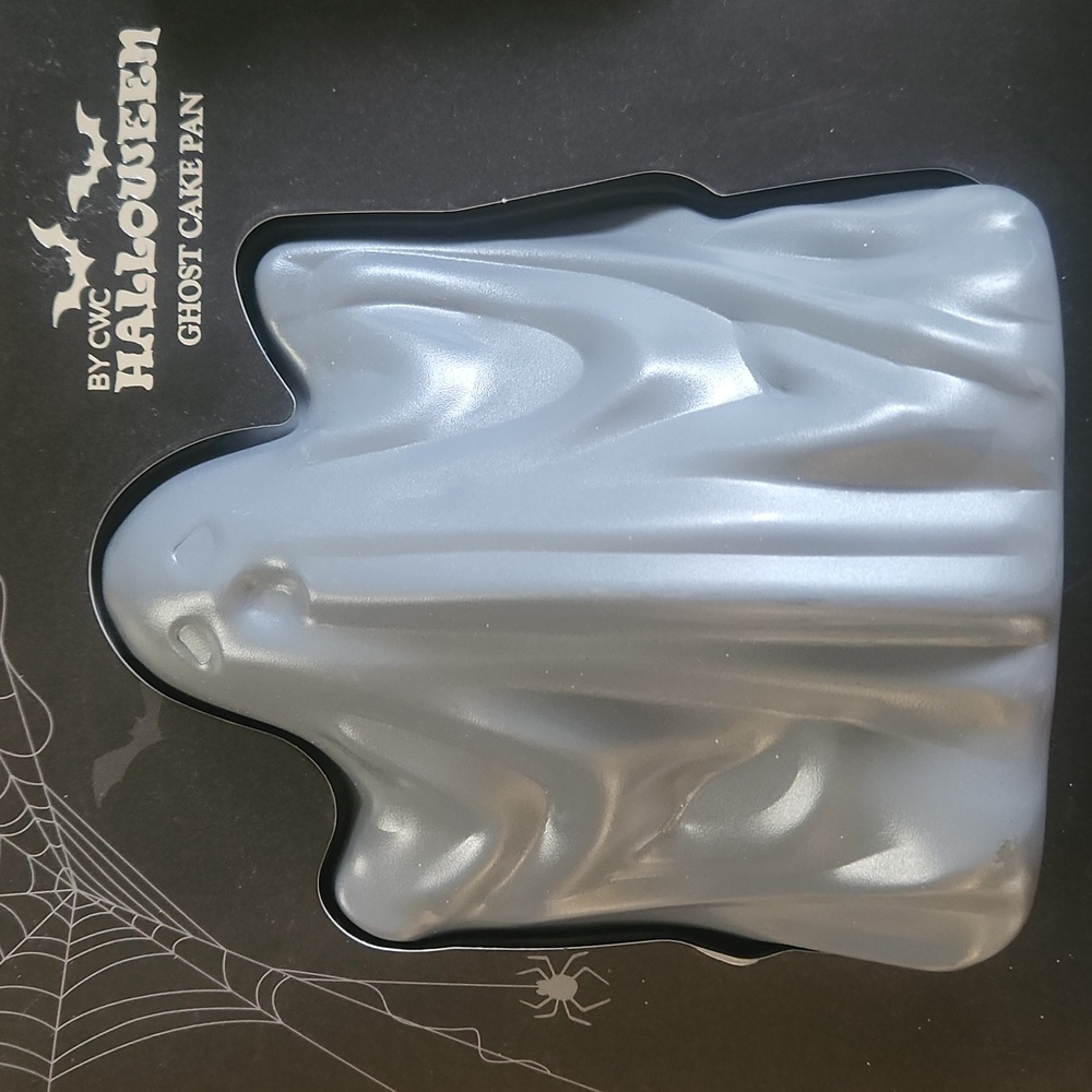 NWT 3D Ghost Cake Pan Bundle - Picture 2 of 5